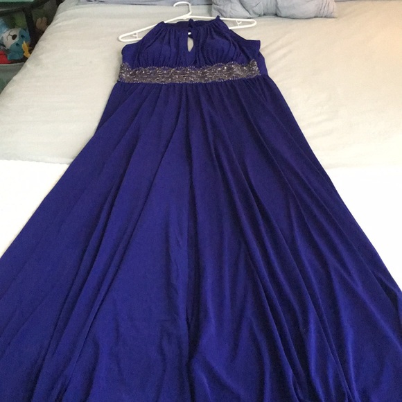 Formal Dress - Picture 2 of 6